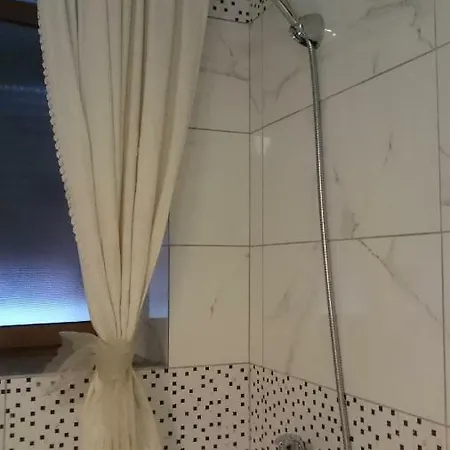 شقة Korca Backpackers Hostel *