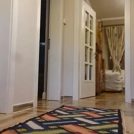 شقة Korca Backpackers Hostel *