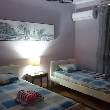 Korca Backpackers Hostel شقة