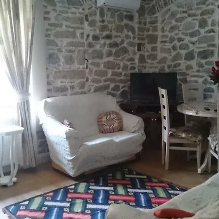 شقة Korca Backpackers Hostel كورتشي